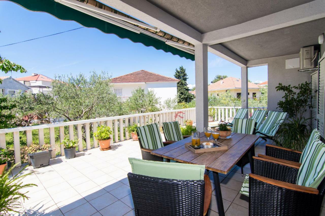 Flora Lägenhet Trogir Exteriör bild