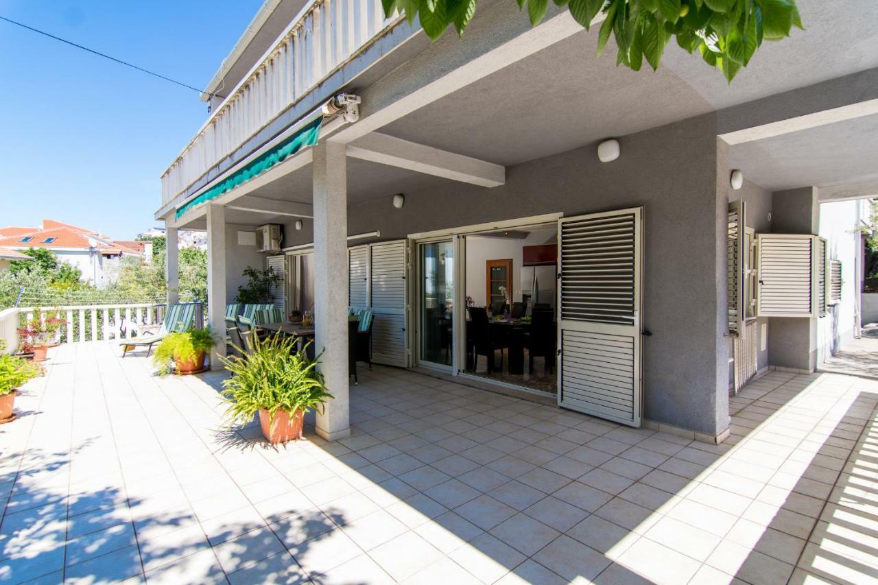 Flora Lägenhet Trogir Exteriör bild