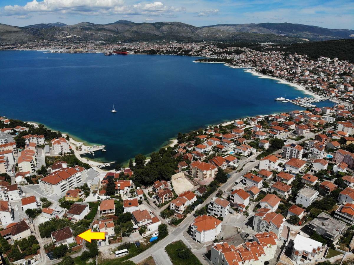 Flora Lägenhet Trogir Exteriör bild